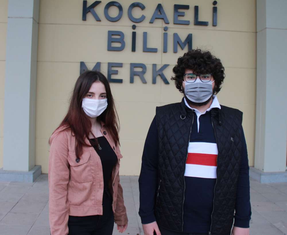 LİSE ÖĞRENCİLERİ TÜRKİYE'NİN ADINI DÜNYAYA DUYURDU