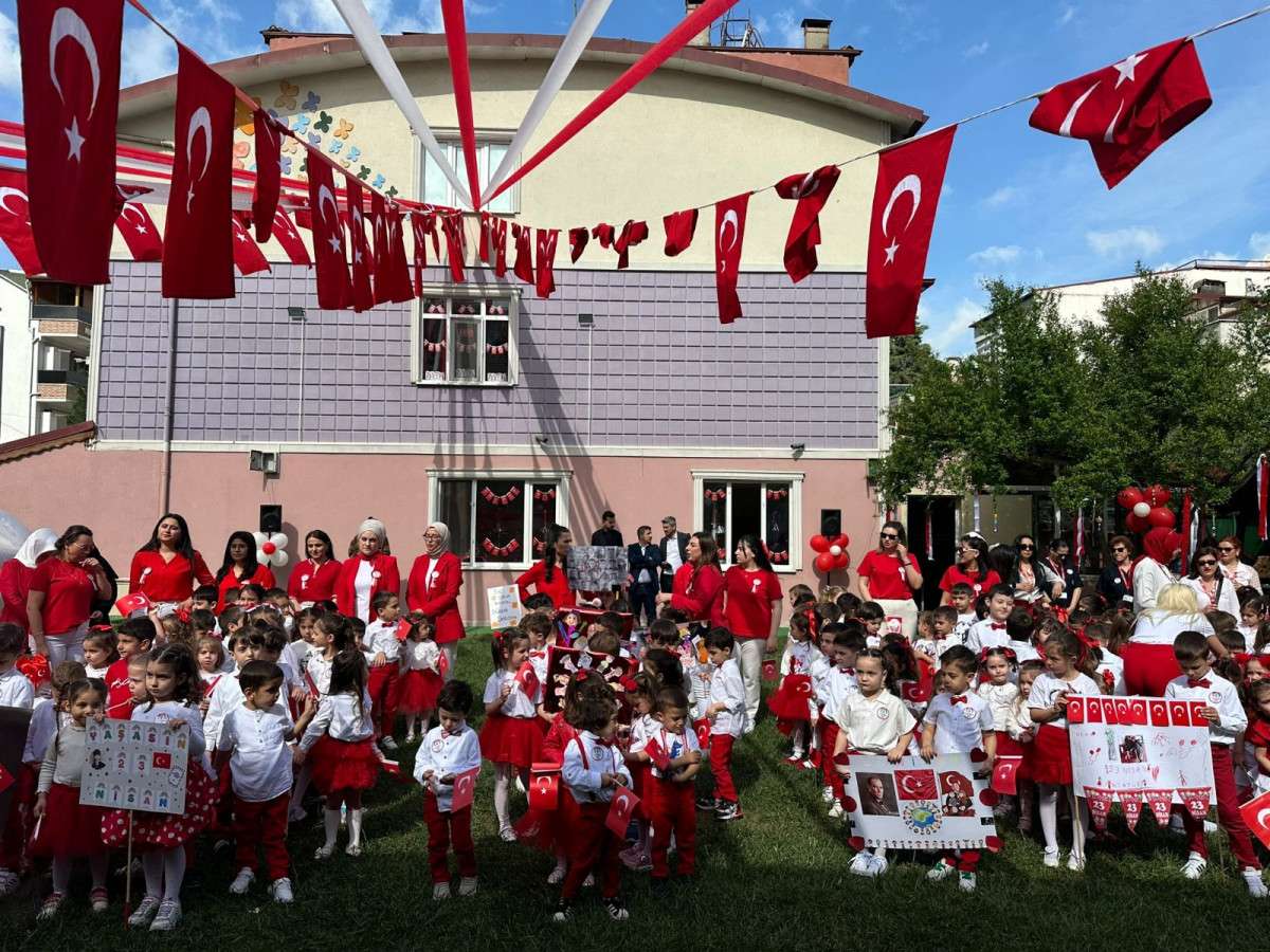 23 NİSAN COŞKUSU BİLGİ KÖPRÜSÜ’NDE DOYASIYA KUTLANDI