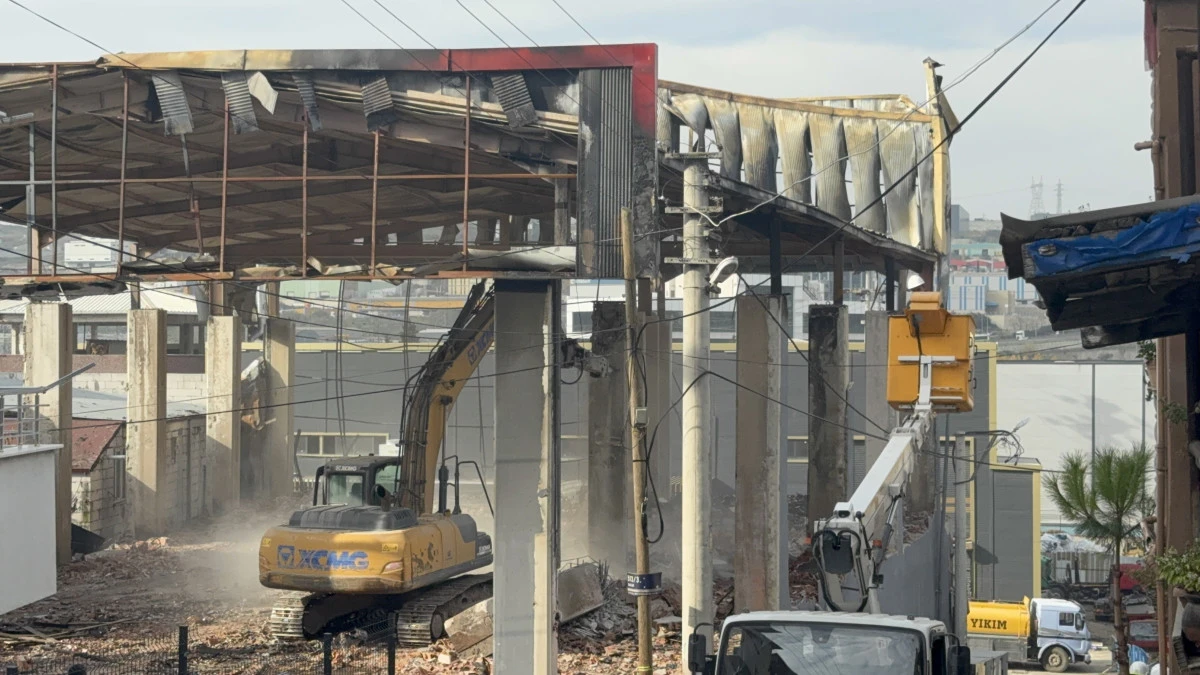 7 KİŞİNİN ÖLDÜĞÜ PARFÜM DOLUM TESİSİ YIKILIYOR