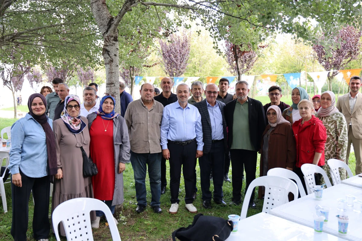 AK PARTİ İZMİT TEŞKİLATI PİKNİKTE BULUŞTU