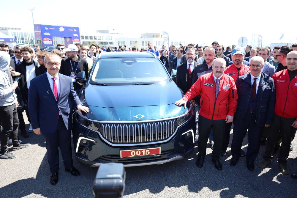 BAKAN VARANK “TOGG ÇIKTI, LÂL OLDULAR” 