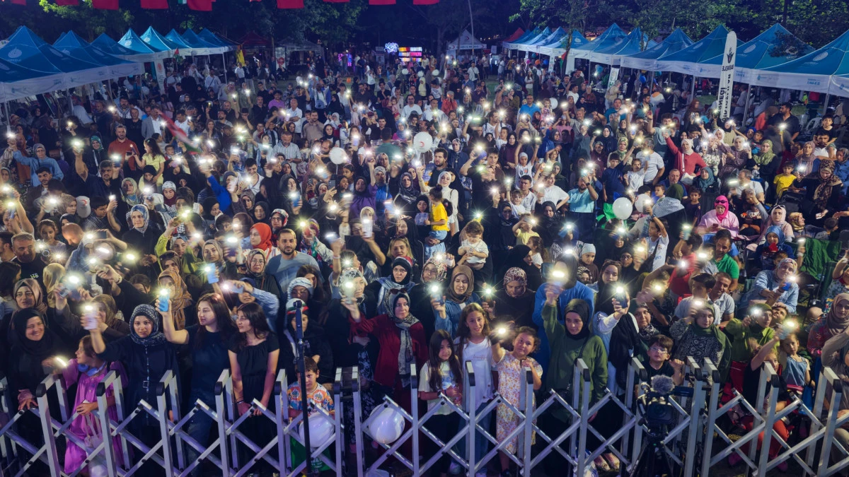 BAŞİSKELE SAHİLİ&rsquo;NDE GAZZE G&Uuml;NLERİ&rsquo;NE YOĞUN İLGİ
