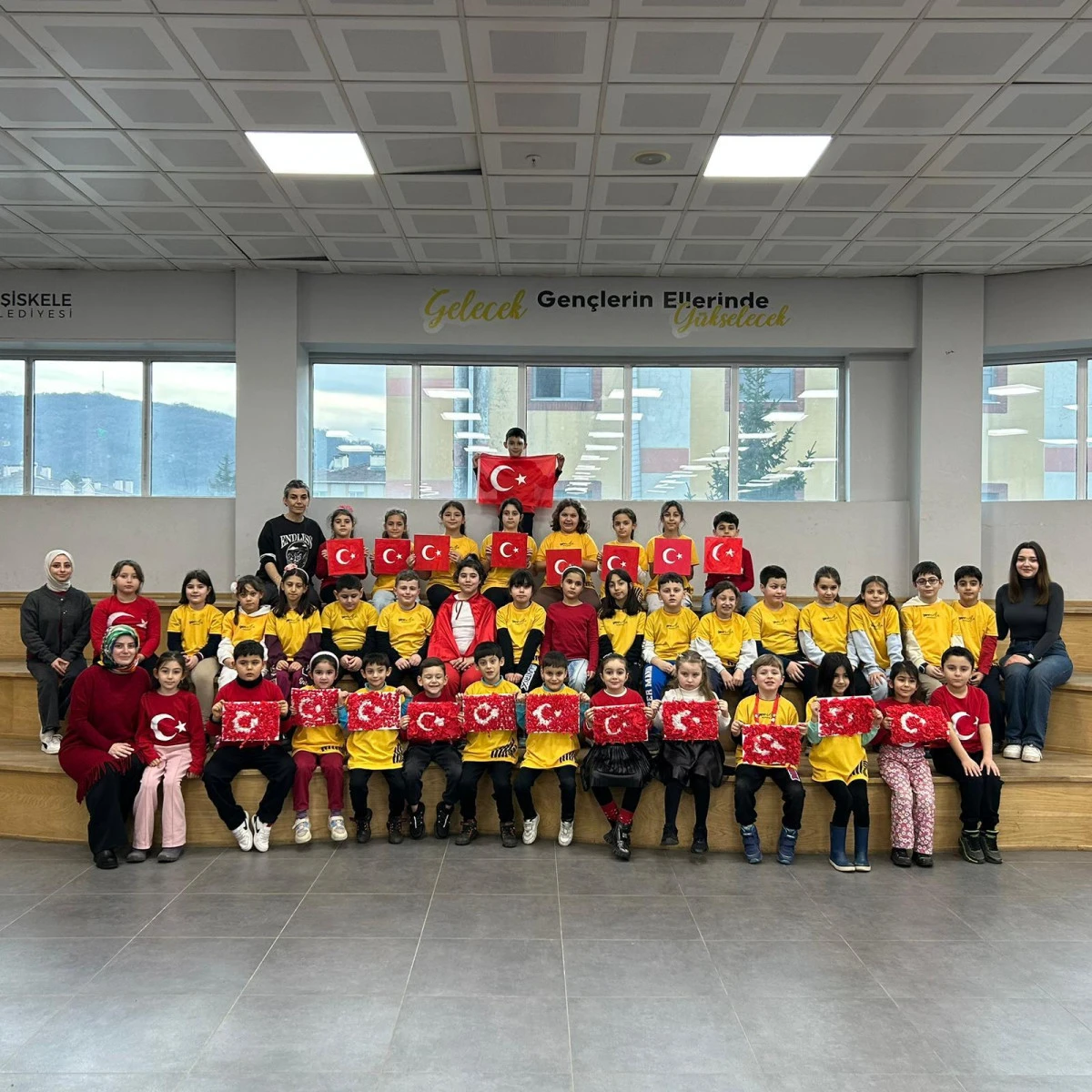 BAŞİSKELE&rsquo;DE BAYRAK SEVGİSİ İŞLENDİ