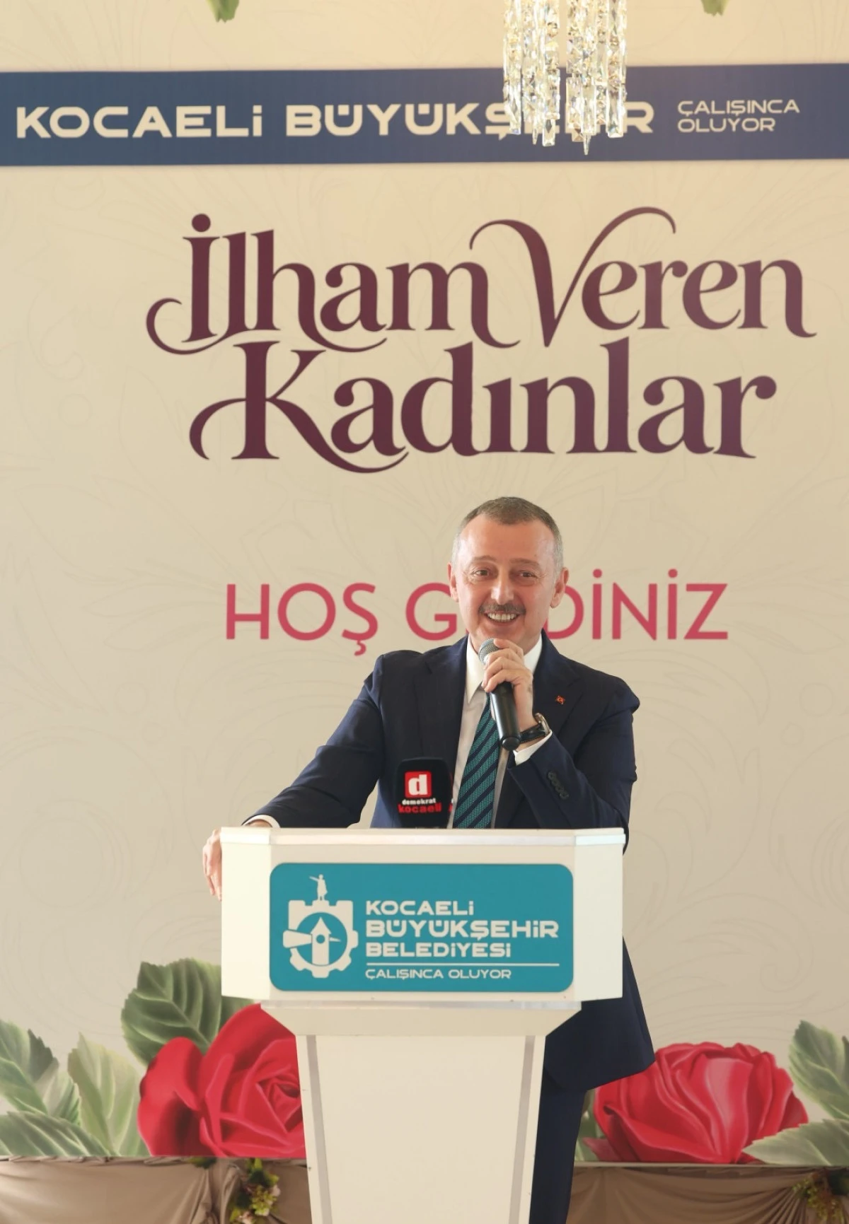 BAŞKAN B&Uuml;Y&Uuml;KAKIN: SİZLER MUTLU OLUN DİYE &Ccedil;ALIŞIYORUZ