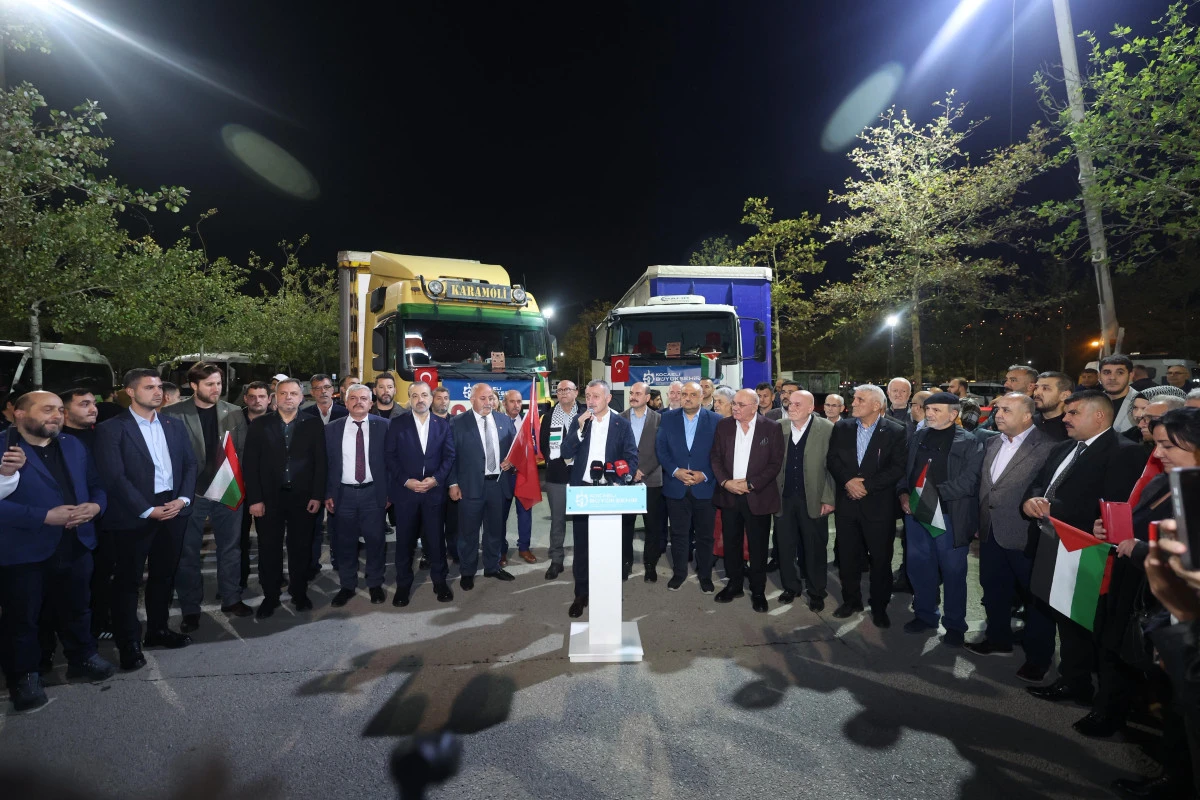 BAŞKAN BÜYÜKAKIN UĞURLADI İLK YARDIM TIRLARI GAZZEYE DOĞRU YOLA ÇIKTI