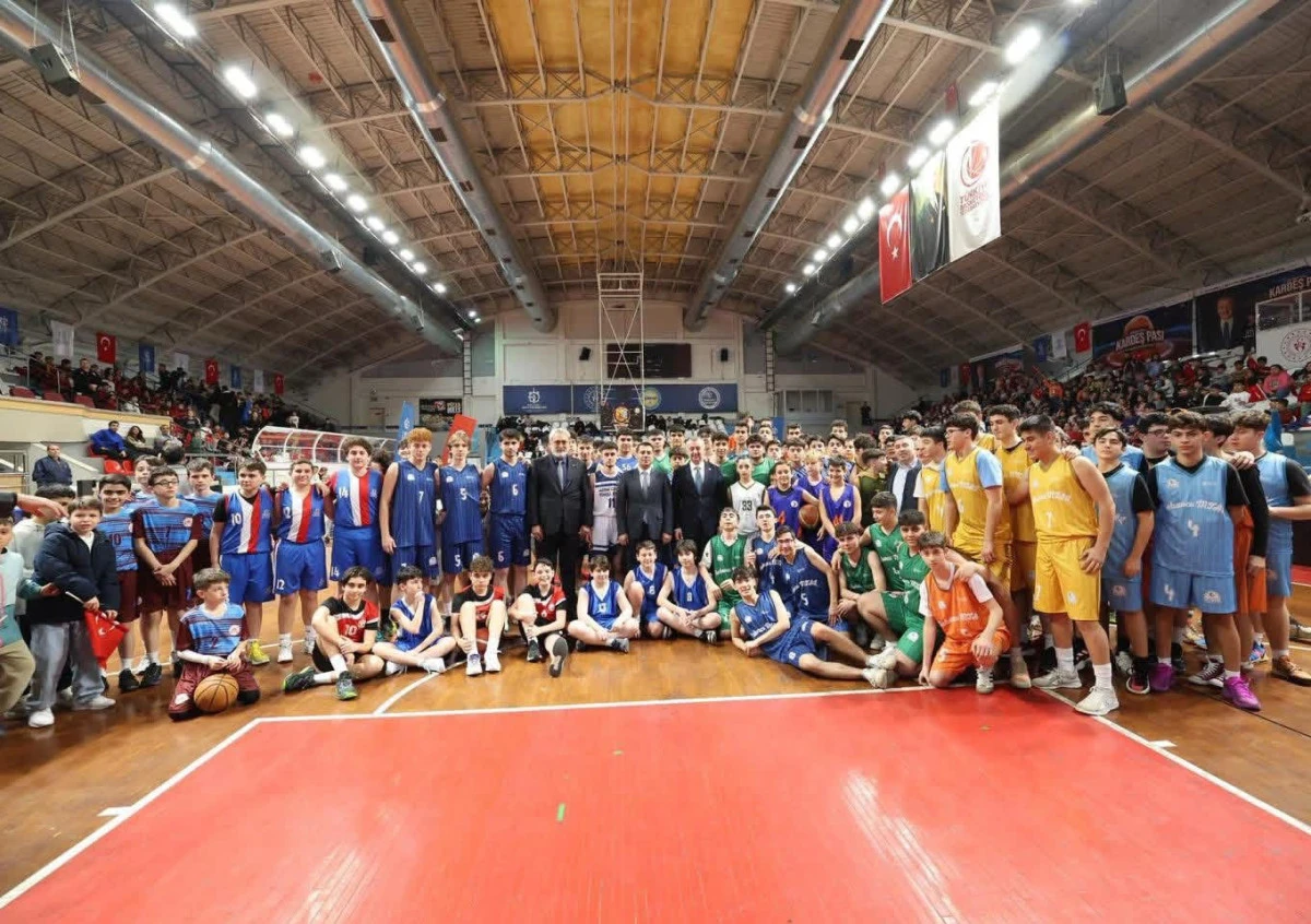 BAŞKAN B&Uuml;Y&Uuml;KAKIN&rsquo;DAN GEN&Ccedil;LERE &ldquo;KARDEŞ PASI&rdquo;