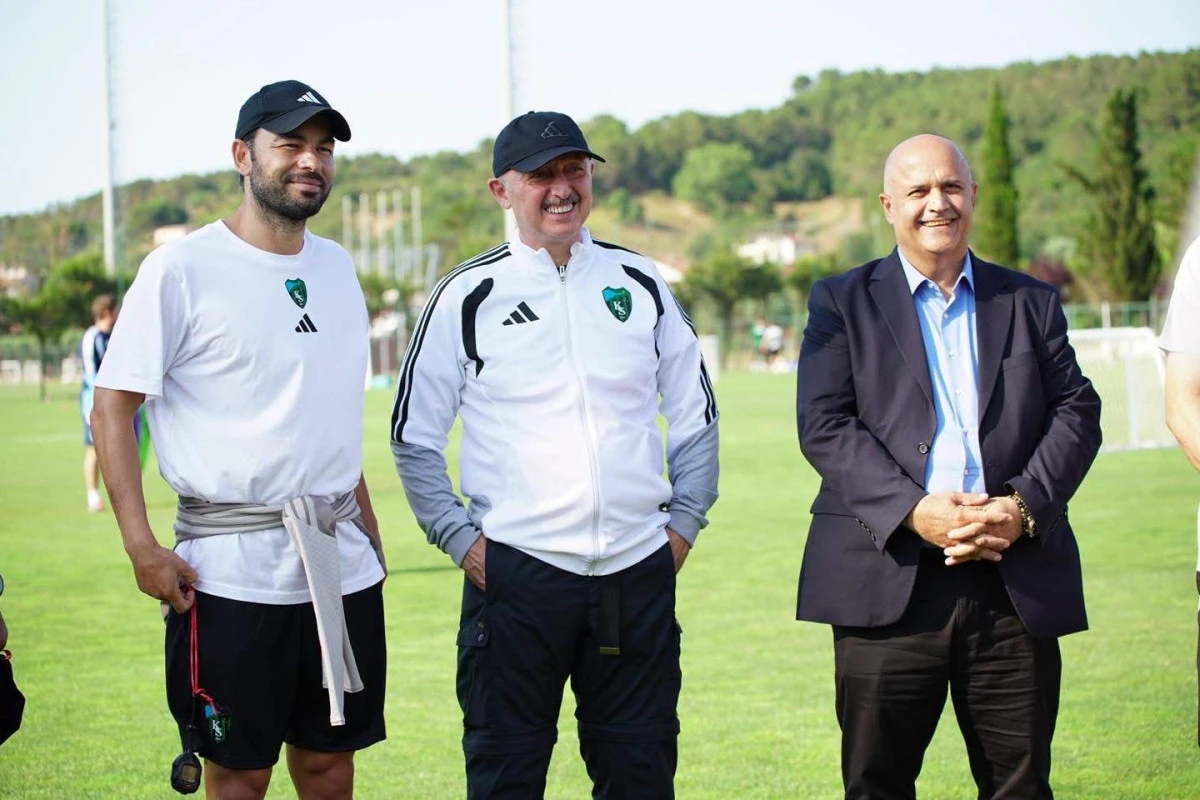 BAŞKAN B&Uuml;Y&Uuml;KAKIN&rsquo;DAN KOCAELİSPOR&rsquo;A MORAL ZİYARETİ