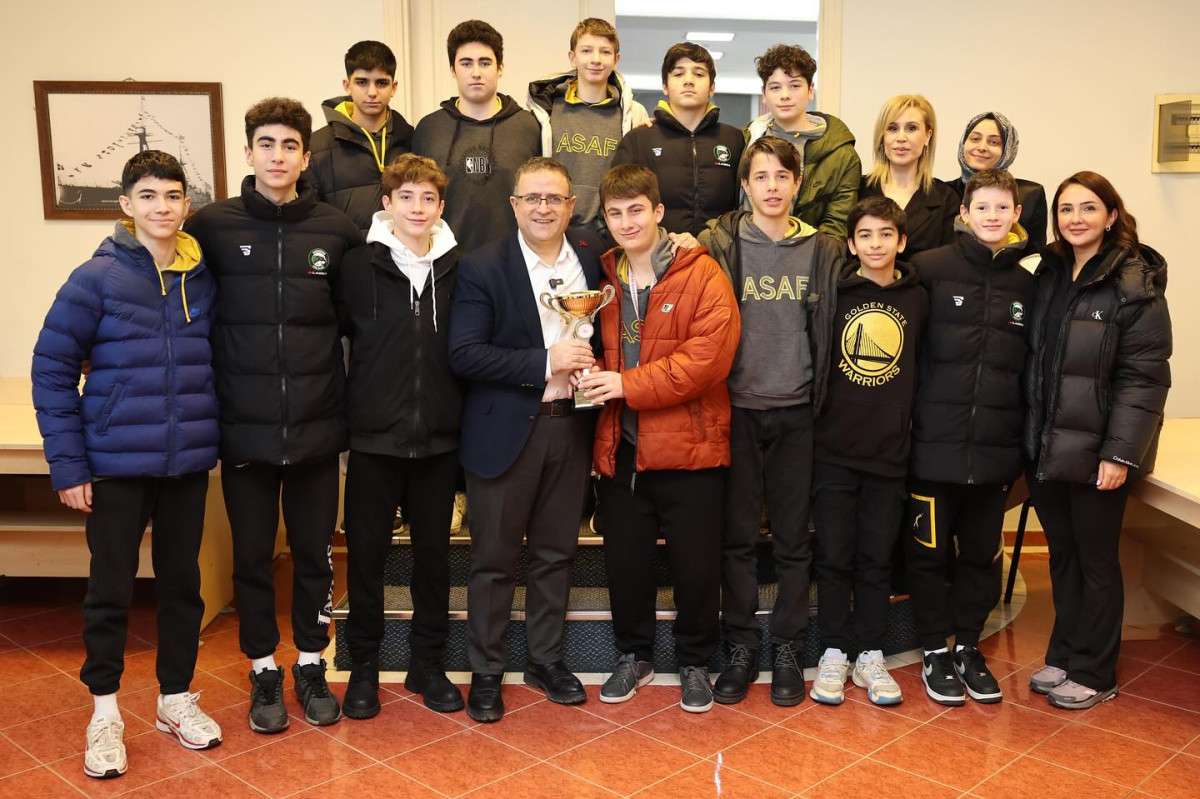 BAŞKAN GÖKÇE, ŞAMPİYON  ÖĞRENCİLERİ TEBRİK ETTİ