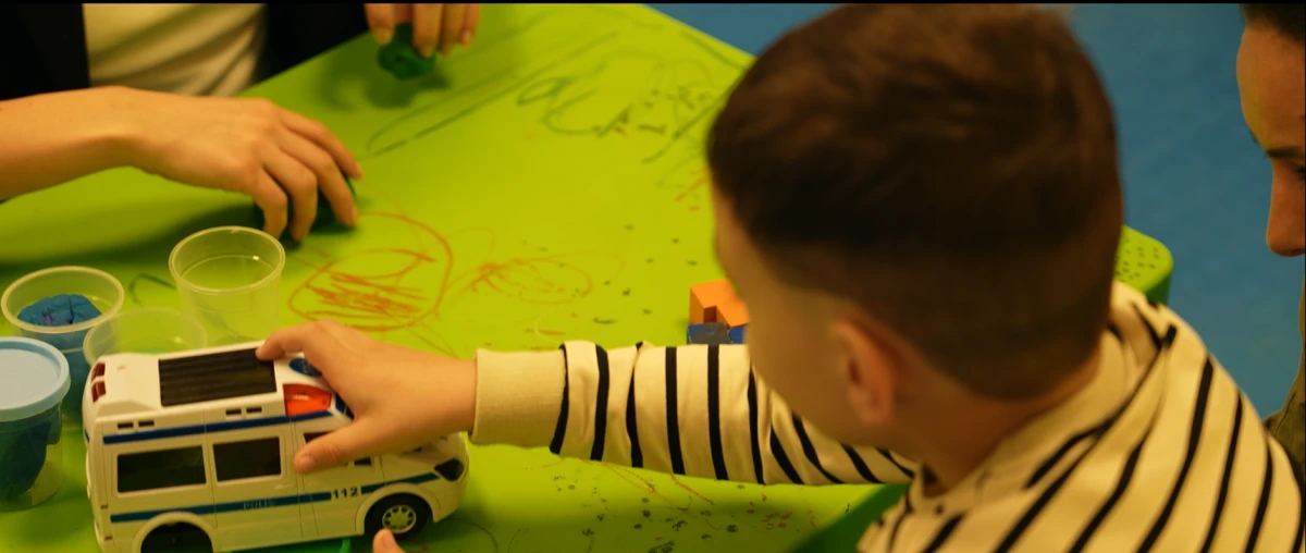 BENİMLE OYNAR MISIN? PSİKOLOJİK VE SOSYAL GELİŞİM AKSAMALARINA  Y&Ouml;NELİK KORUYUCU VE &Ouml;NLEYİCİ SOSYAL DESTEK PROGRAMI