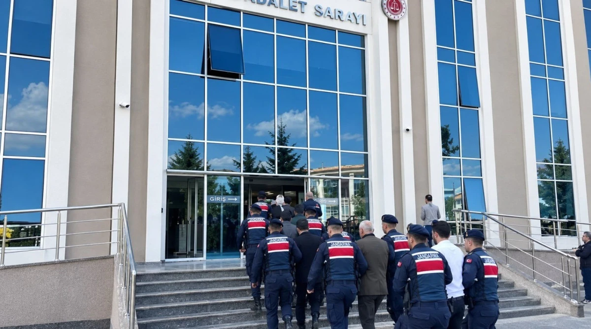 BİLİŞİM DOLANDIRICILIĞINA 2 İLDE OPERASYON: 7 TUTUKLAMA
