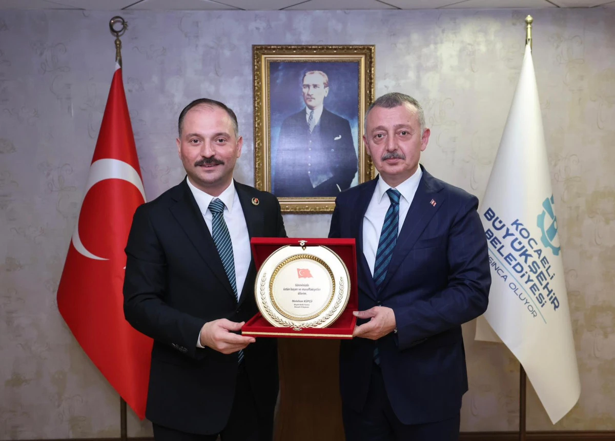 B&Uuml;Y&Uuml;K BİRLİK PARTİSİ İL BAŞKANI VE Y&Ouml;NETİMİ B&Uuml;Y&Uuml;KŞEHİR BELEDİYE BAŞKANI B&Uuml;Y&Uuml;KAKIN'I ZİYARET ETTİ.