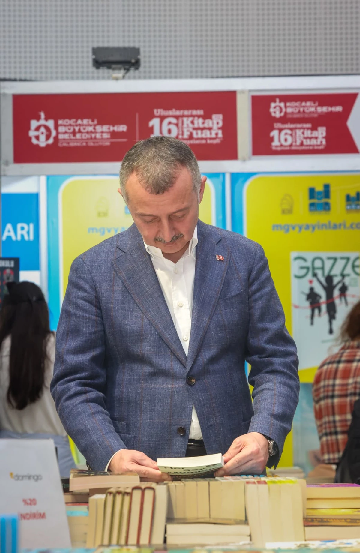 B&Uuml;Y&Uuml;KAKIN, 7&rsquo;DEN 70&rsquo;E T&Uuml;M KİTAPSEVERLERE TEŞEKK&Uuml;R ETTİ