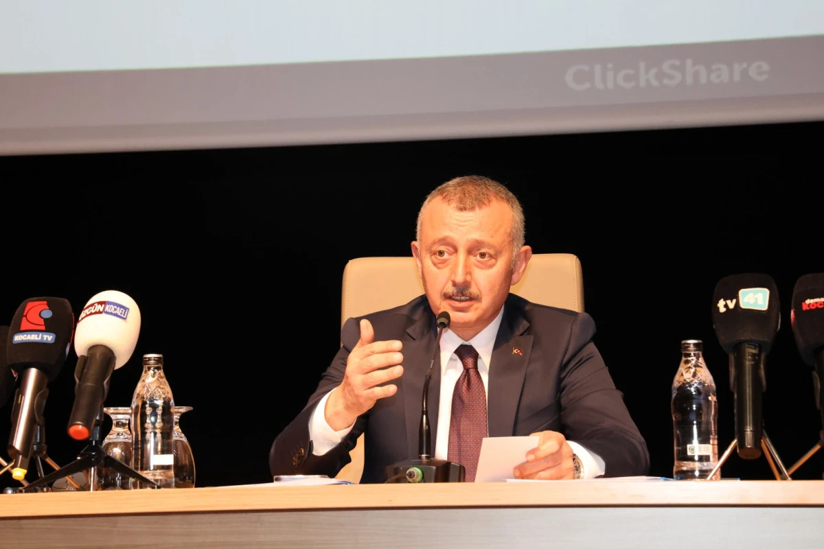 B&Uuml;Y&Uuml;KAKIN, İZMİRLİLERE SABIR DİLEDİ:  İNŞALLAH AK PARTİ BELEDİYECİLİĞİ İLE TANIŞIRLAR