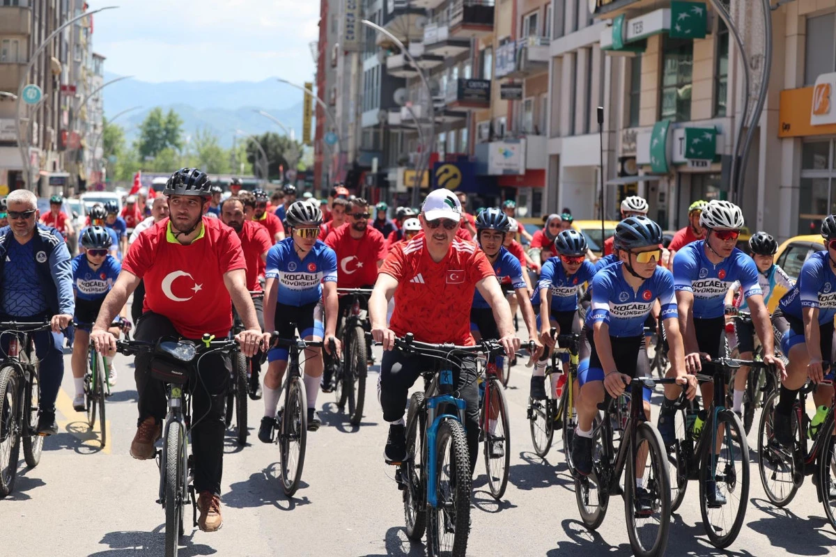 B&Uuml;Y&Uuml;KAKIN,19 MAYIS &Ccedil;OŞKUSUNU GEN&Ccedil;LERLE BİRLİKTE YAŞADI