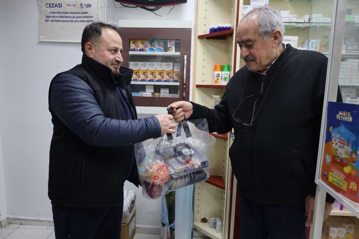 BÜYÜKŞEHİR’DEN NÖBETÇİ ECZACILARA SAHURLUK İKRAMI