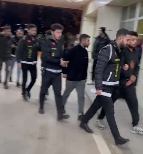 ÇALDIKLARI MOTOSİKLETLERLE YAKALANDILAR