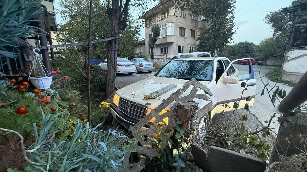 &Ccedil;ALINTI ARA&Ccedil;LA POLİSTEN KA&Ccedil;TILAR, KAZA YAPINCA YAKALANDILAR