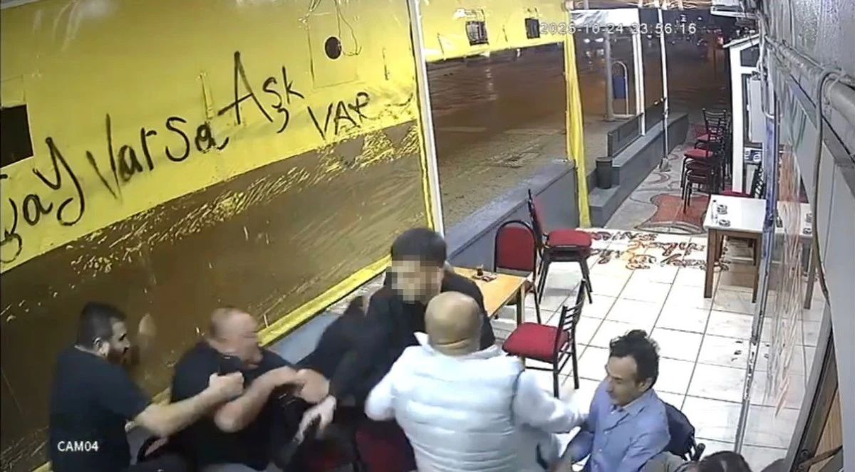 ÇAY OCAĞINDA OTURURKEN SİLAHLI SALDIRIYA UĞRADI