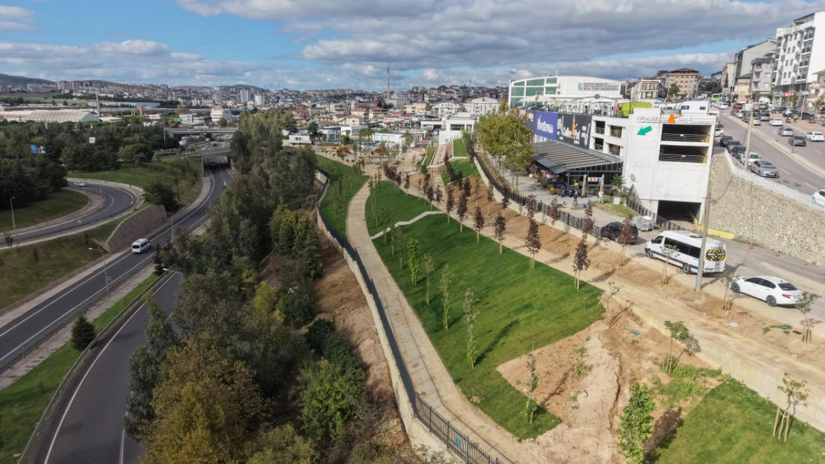 &Ccedil;AYIROVA FATİH SULTAN MEHMET PARKI'NDA &Ccedil;ALIŞMALAR S&Uuml;R&Uuml;YOR  