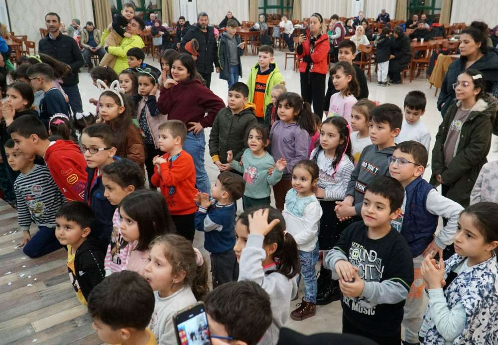 DEĞİRMENDERE’DE RAMAZAN AKŞAMI ŞENLİĞİNE YOĞUN İLGİ