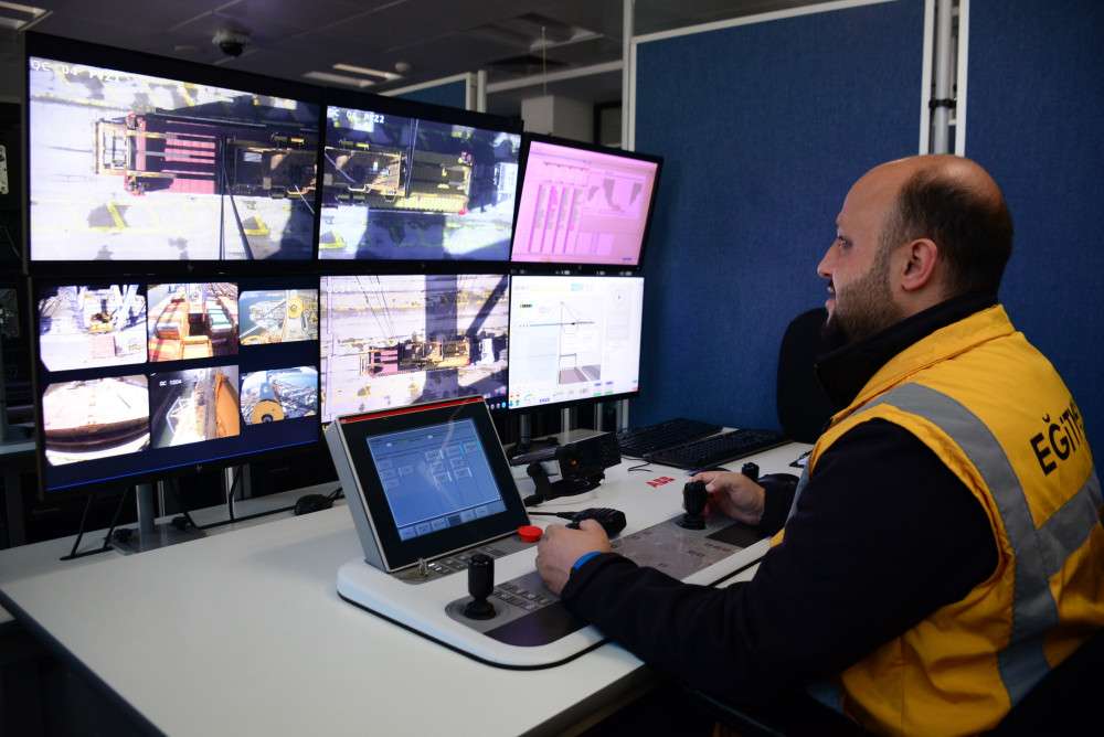 DP WORLD, TÜRKİYE'DE UZAKTAN KONTROL EDİLEBİLEN VİNÇLERİ KULLANAN İLK LİMAN İŞLETMECİSİ OLDU