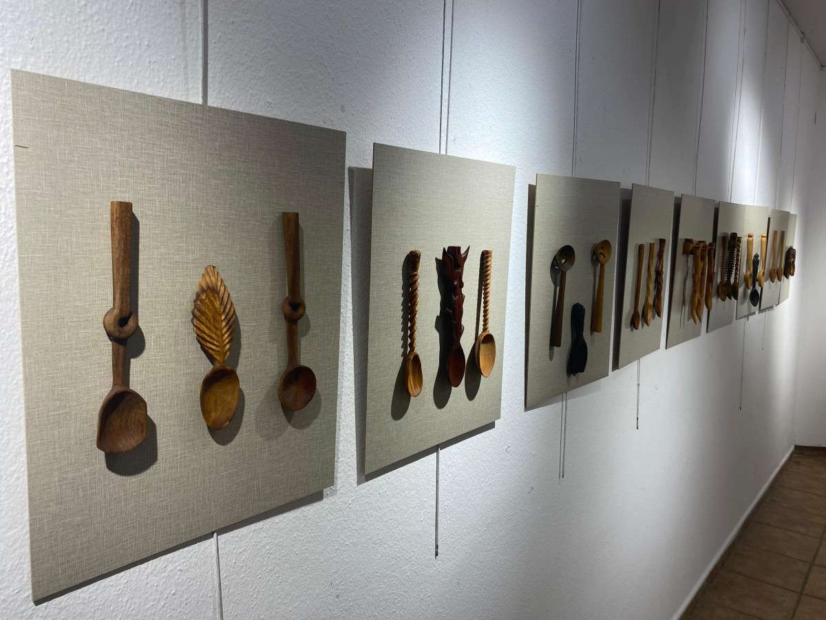 EL EMEĞİ VE HAYAL GÜCÜYLE ŞEKİLLENEN KAŞIKLAR DOĞALLIĞIYLA GÖZ DOLDURUYOR