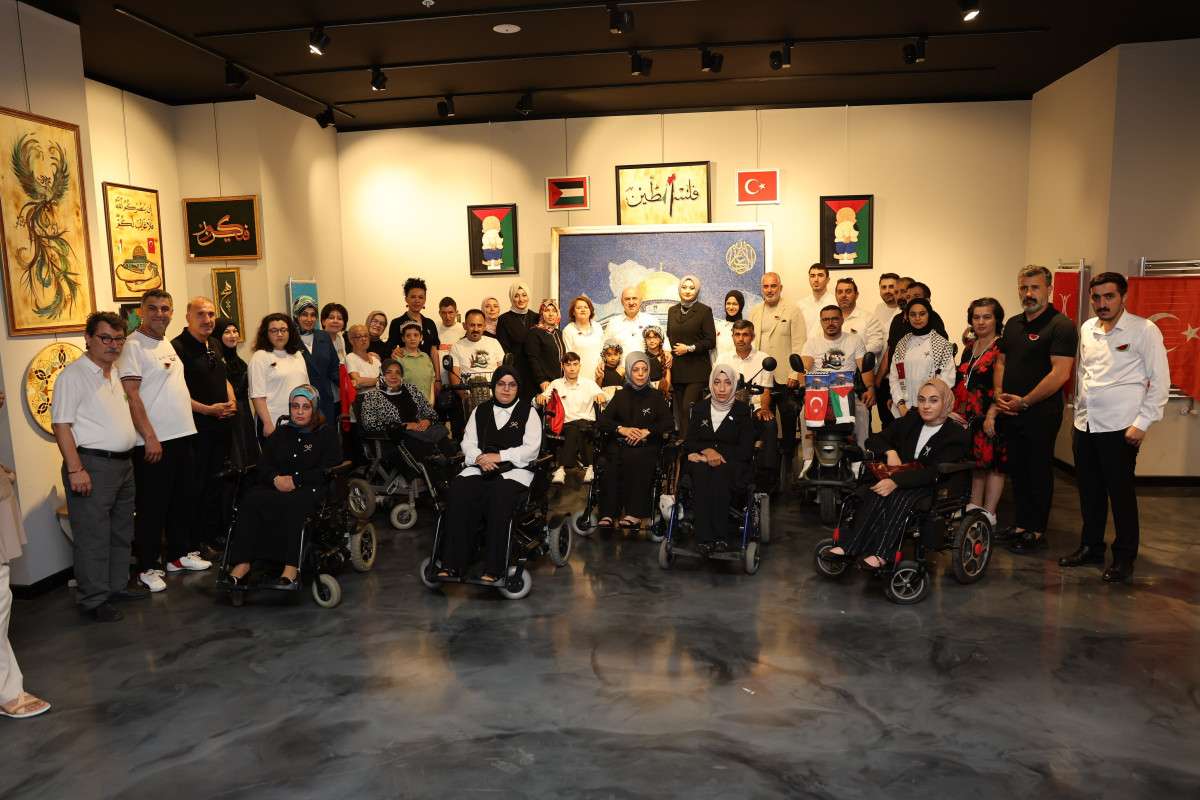 ENGELSİZ İZLER SERGİSİ İLE ESERLERİNİ GÖRÜCÜYE ÇIKARDILAR
