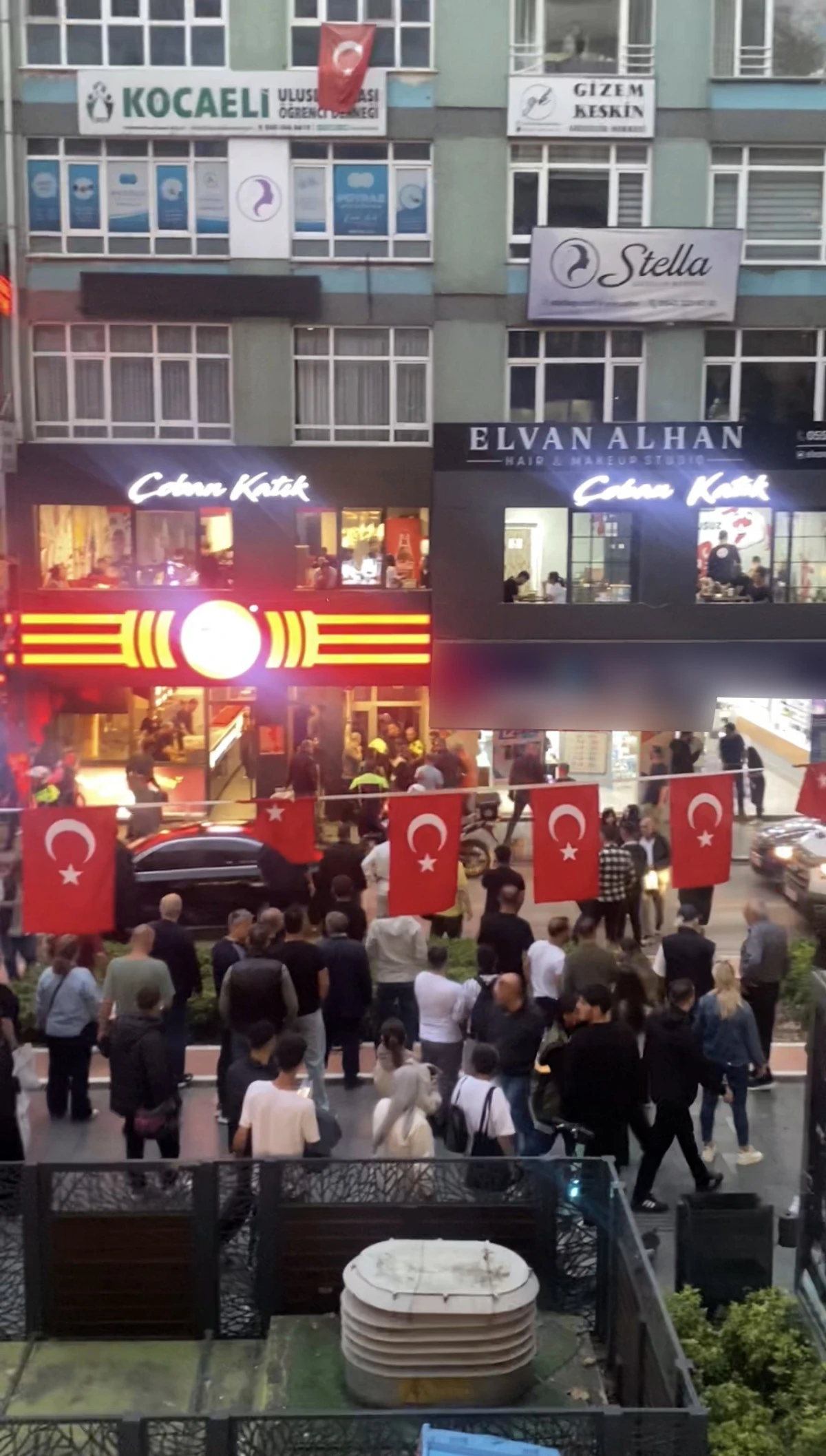 ESKİ EŞİNİ BI&Ccedil;AKLAYAN ŞAHIS KISA S&Uuml;REDE YAKALANDI  