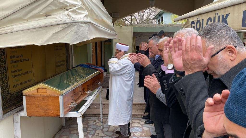 FECİ KAZADA HAYATINI KAYBEDEN KIZINA SON BAKIŞ