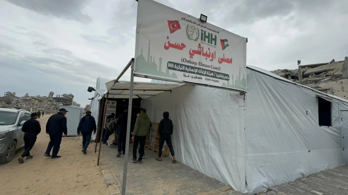 GAZZE&rsquo;DE RAMAZAN&rsquo;A &Ccedil;ADIR CAMİ: İSRAİL YIKTI, B&Uuml;Y&Uuml;KŞEHİR KURDU