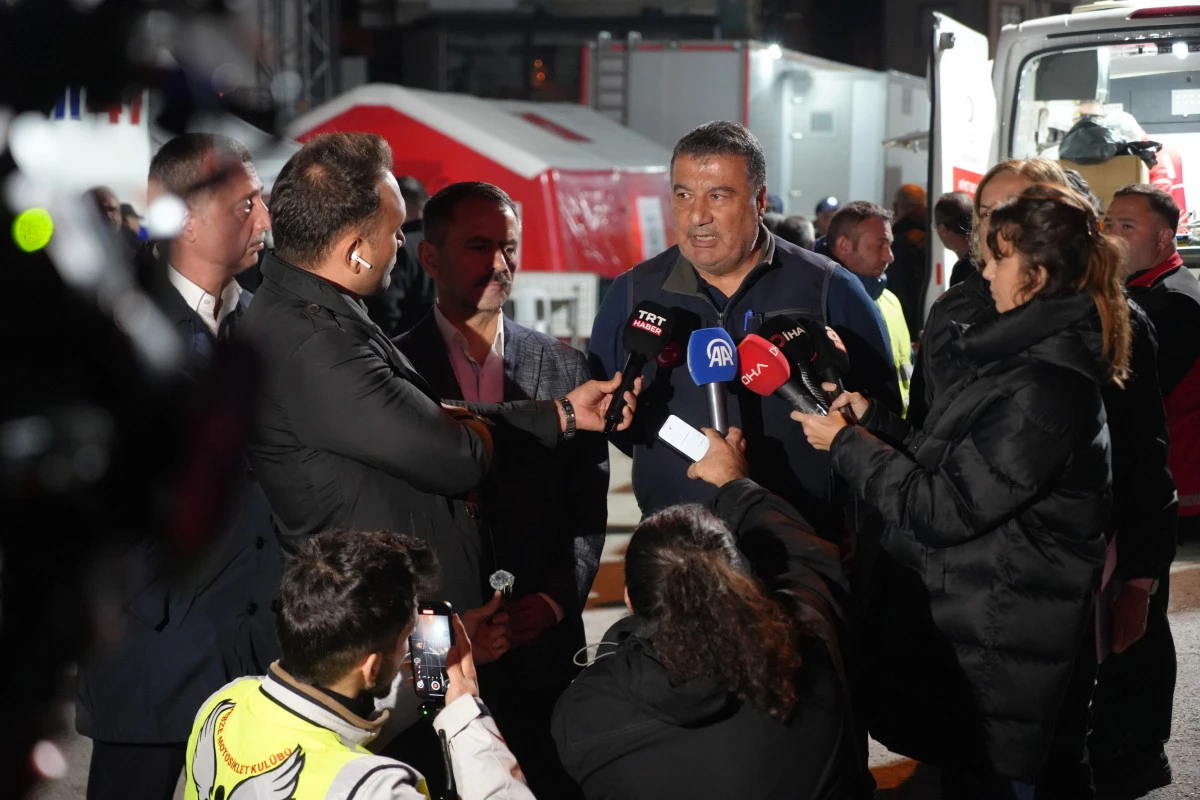 GEBZE'DE 40'IN ÜZERİNDE UZMAN BÖLGEDE İNCELEME YAPIYOR