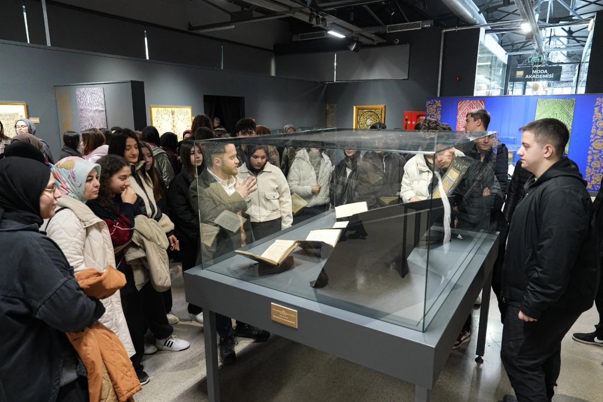 GEN&Ccedil;LER, MUKADDES EMANETLERE SAHİP &Ccedil;IKIYOR