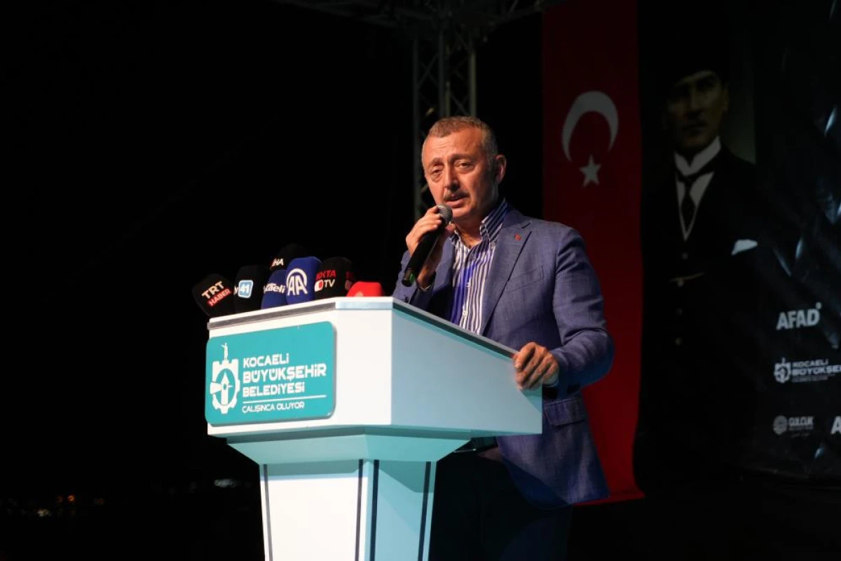 G&Ouml;LC&Uuml;K'TE DEPREM ŞEHİTLERİ DUALARLA ANILDI