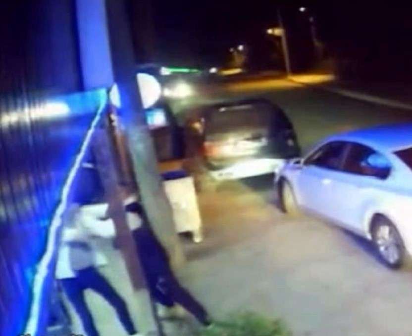 HUSUMETLİSİNİ VE BİR KİŞİYİ YARALAMIŞTI,TESLİM OLDU