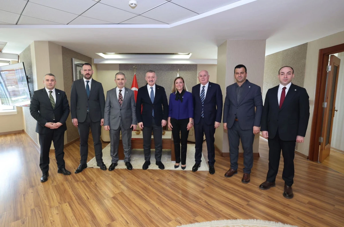 İYİ PARTİ&rsquo;DEN BAŞKAN B&Uuml;Y&Uuml;KAKIN&rsquo;A ZİYARET