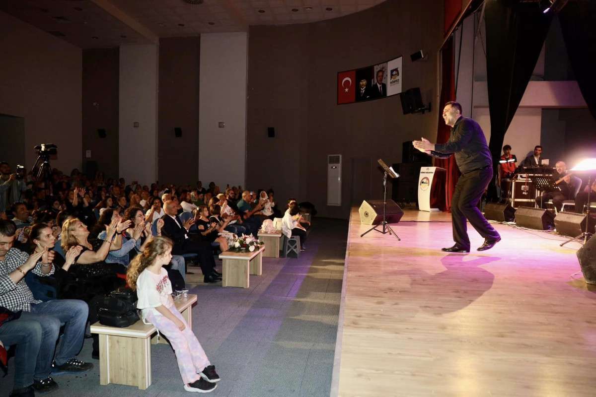 KİRAZ ÇİÇEĞİ KOROSU’NDAN MUHTEŞEM KONSER