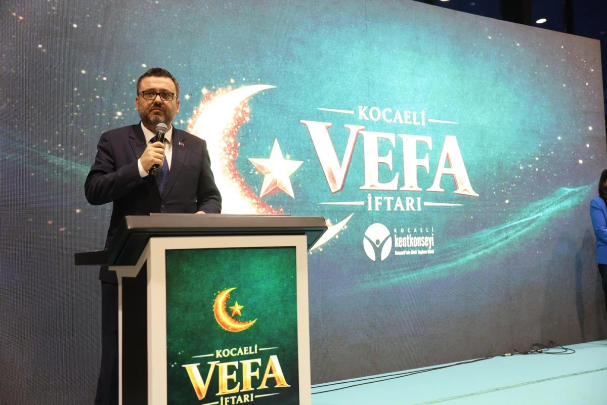KOCAELİ KENT KONSEYİ&rsquo;NDEN SİYASET &Uuml;ST&Uuml; VEFA GECESİ