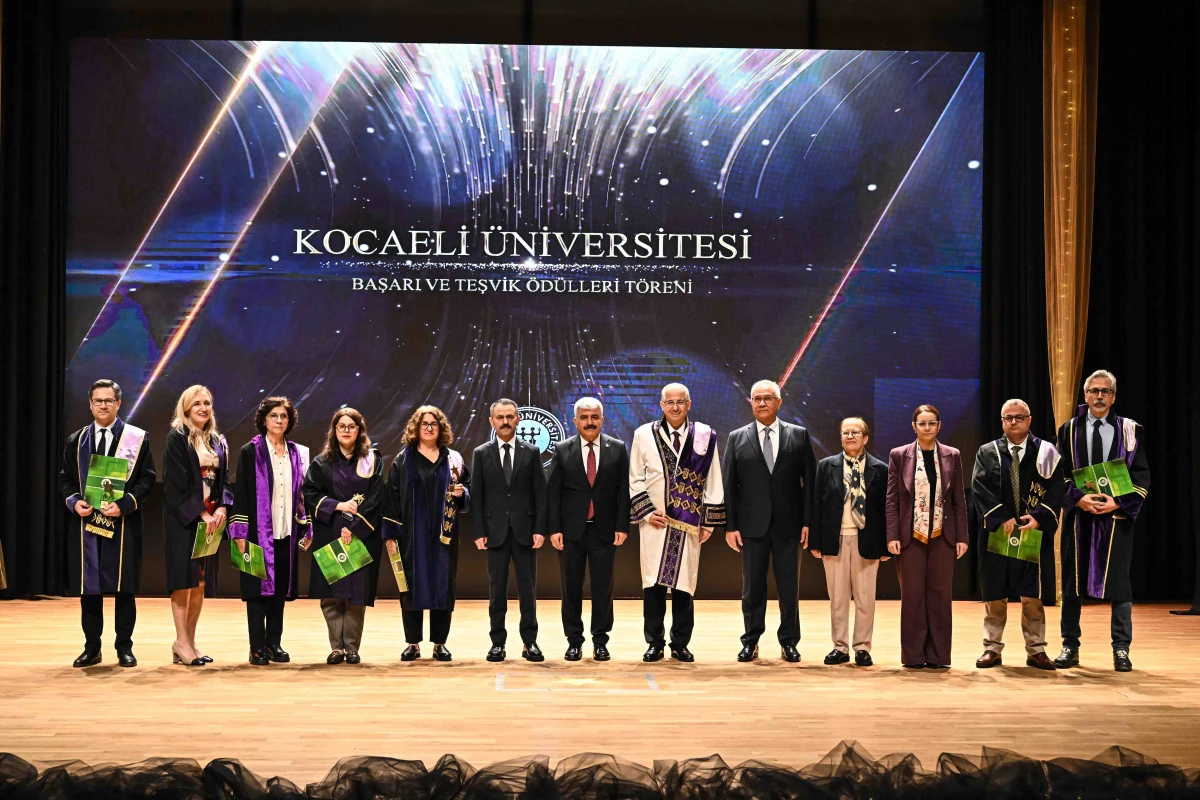 KOCAELİ &Uuml;NİVERSİTESİ&rsquo;NİN YILDIZLARI TA&Ccedil;LANDIRILDI
