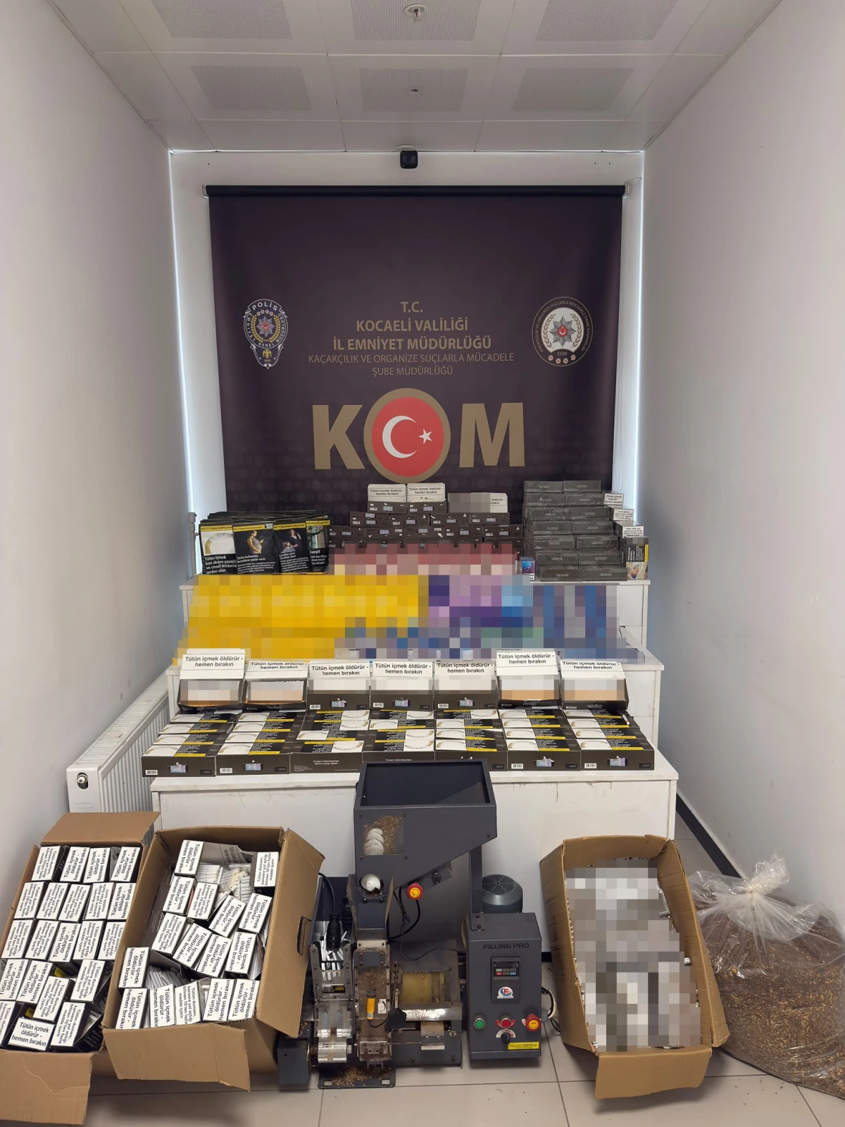 KOCAELİ'DE 8 ADRESE EŞ ZAMANLI BASKIN: 1 TON 160 KİLO T&Uuml;T&Uuml;N ELE GE&Ccedil;İRİLDİ