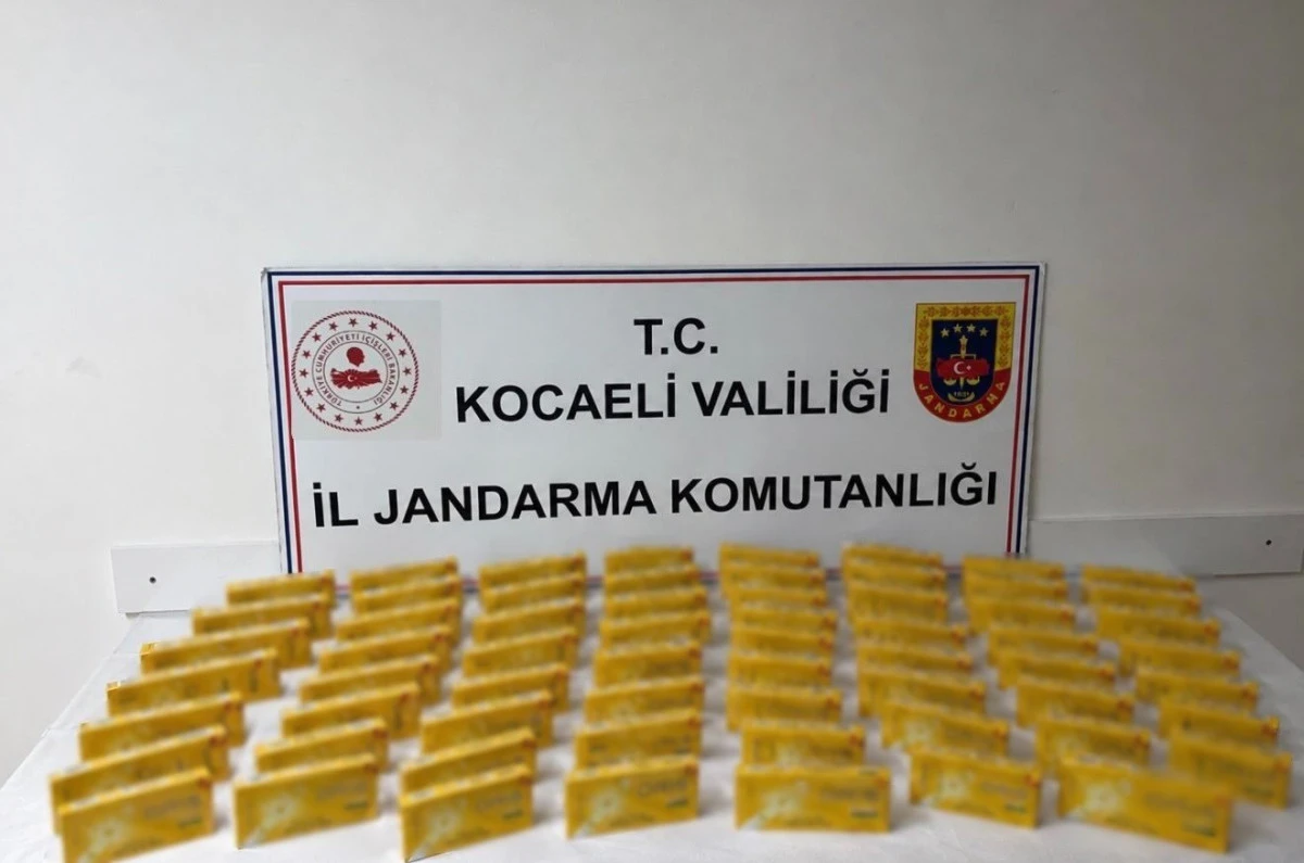  KOCAELİ&rsquo;DE 920 BİN LİRALIK 2 BİN 830 PAKET KA&Ccedil;AK &Uuml;R&Uuml;N YAKALANDI