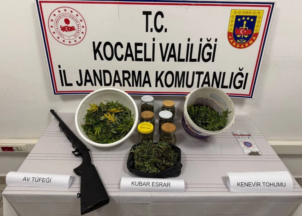 KOCAELİ'DE JANDARMADAN UYUŞTURUCU OPERASYONU: 2 Ş&Uuml;PHELİ YAKALANDI  