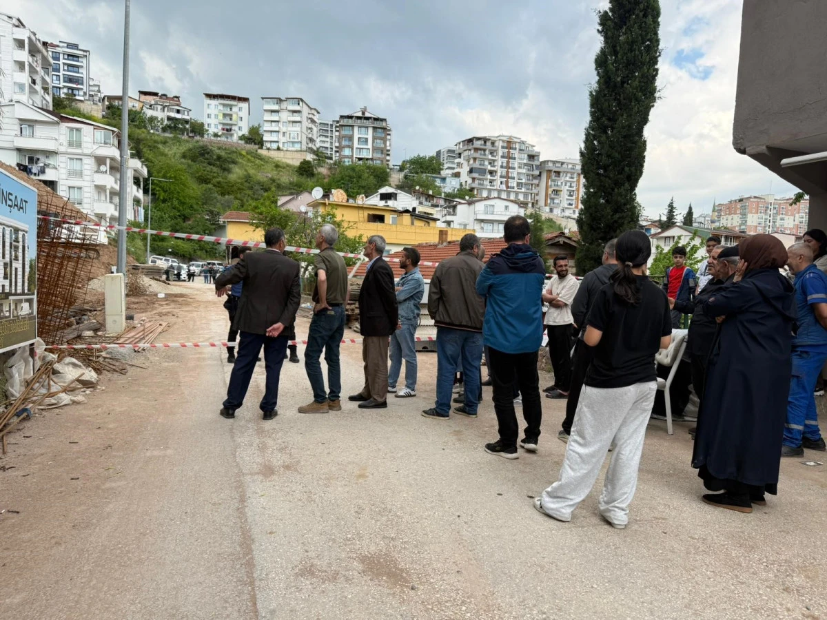 KOCAELİ'DE TOPRAK KAYMASI NEDENİYLE 5 BİNA TAHLİYE EDİLDİ