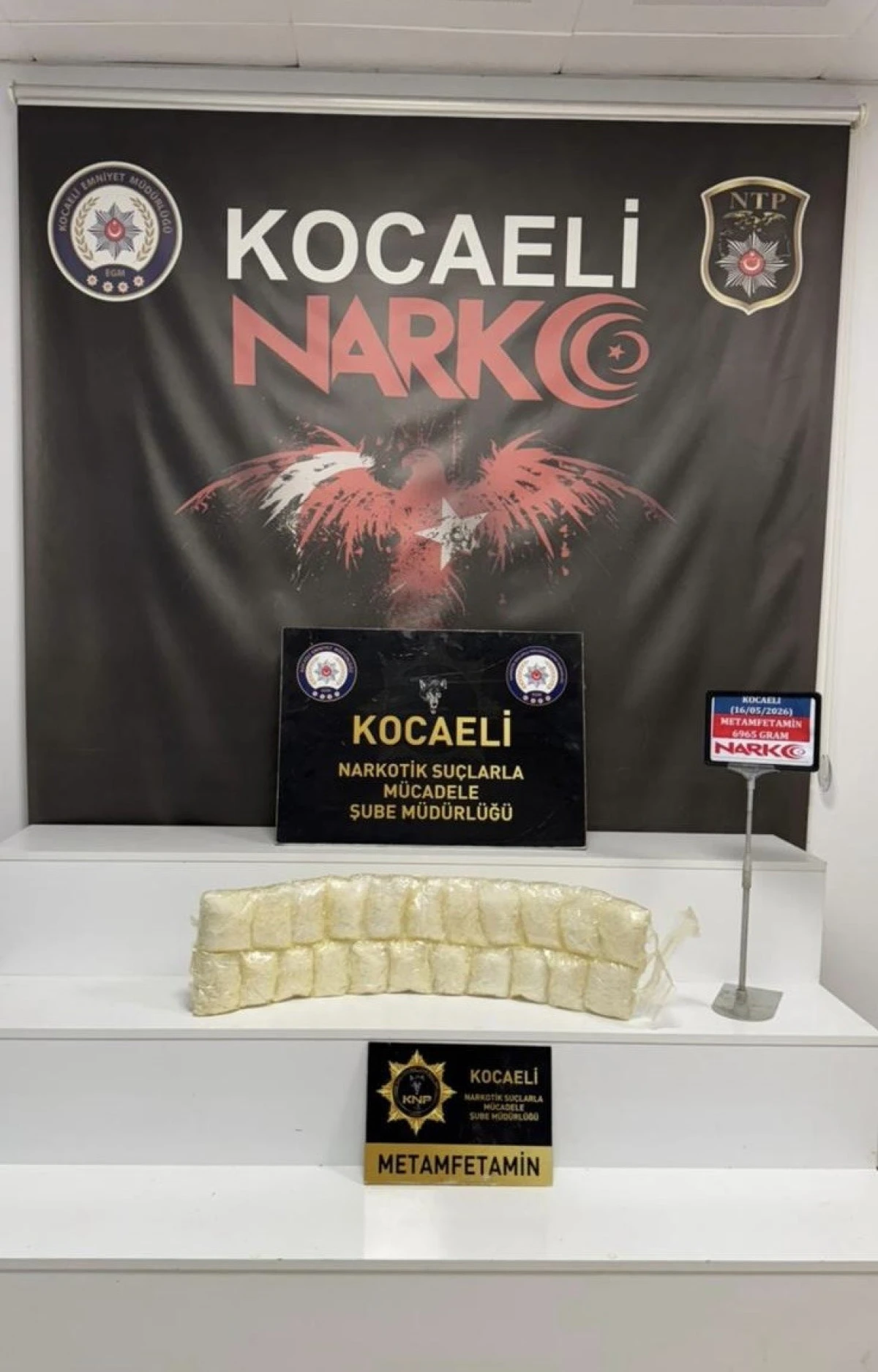 KOCAELİ'DE V&Uuml;CUTLARINA SARILI 7 KİLO UYUŞTURUCUYLA YAKALANAN 2 KİŞİ TUTUKLANDI