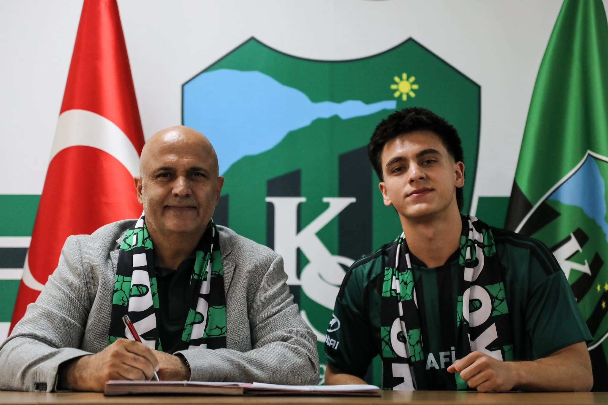 KOCAELİSPOR, HAYDAR KARATAŞ'I 4 YILLIĞINA RENKLERİNE BAĞLADI