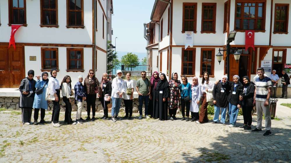 MALATYALI ÖĞRENCİLER GÖLCÜK'E HAYRAN KALDILAR