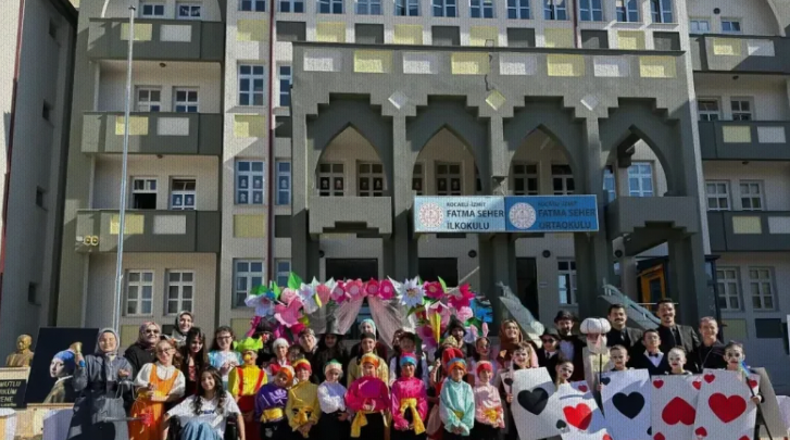 “MASAL VE ROMAN FESTİVALİ” RENKLİ GÖRÜNTÜLERE SAHNE OLDU  