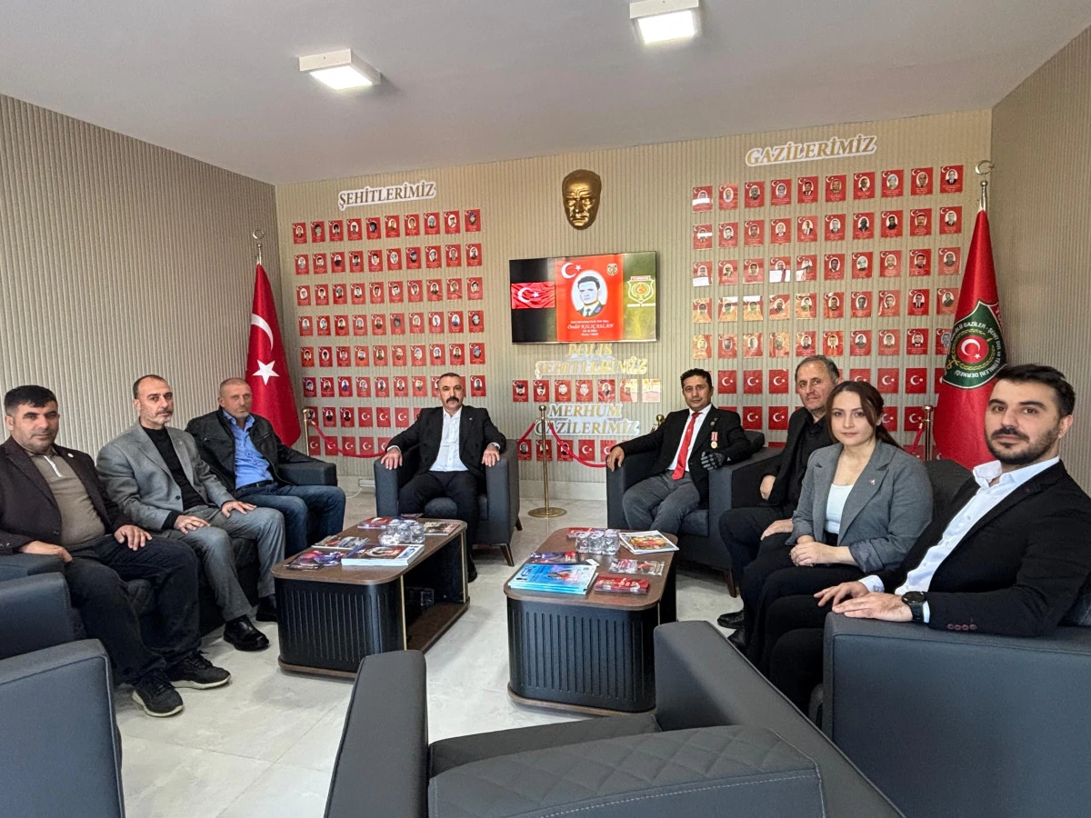 MHP DİLOVASI İL&Ccedil;E TEŞKİLATINDAN ŞEHİT VE GAZİ DERNEĞİNE HAYIRLI OLSUN ZİYARET