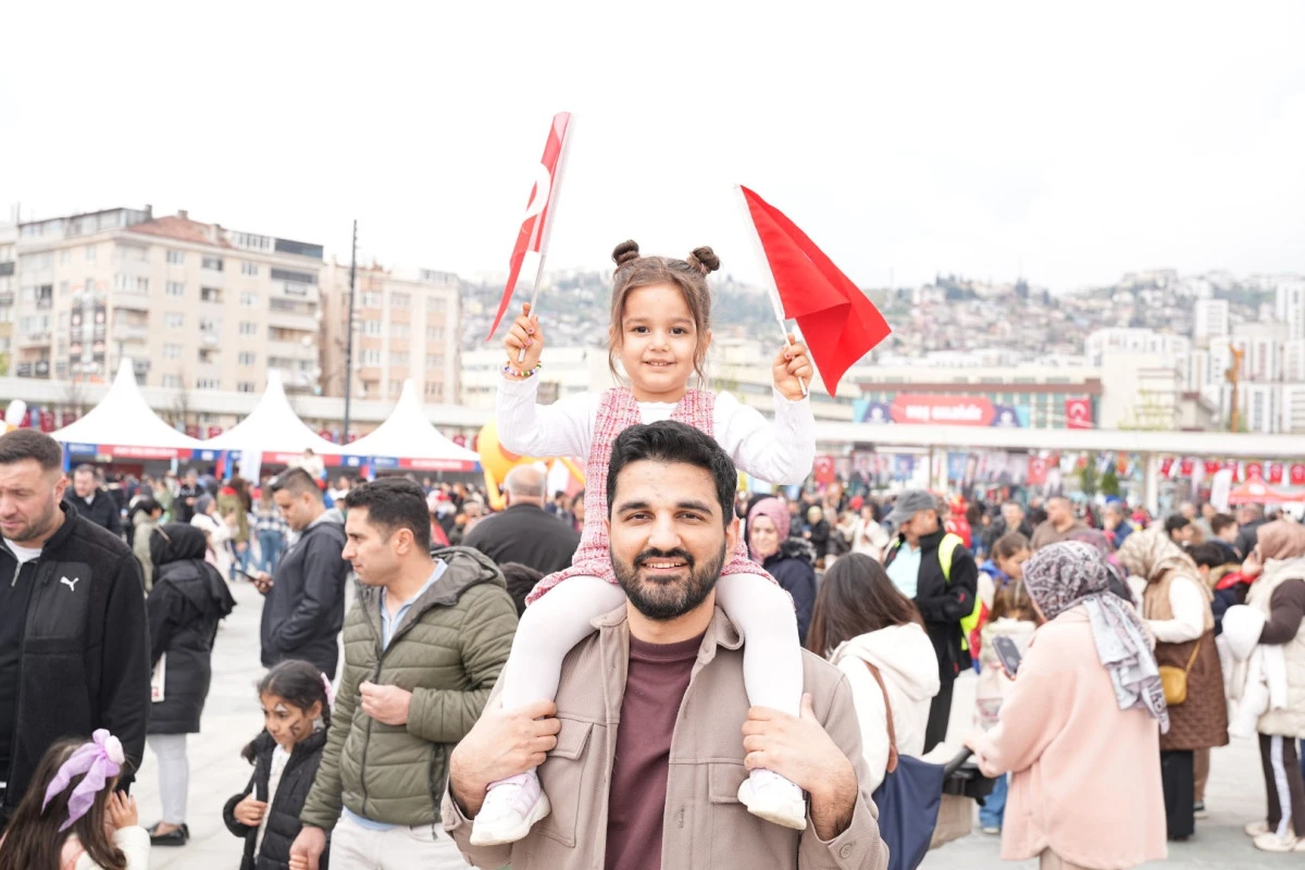 MİLLİ İRADE MEYDANI AİLELERİ BULUŞTURUYOR