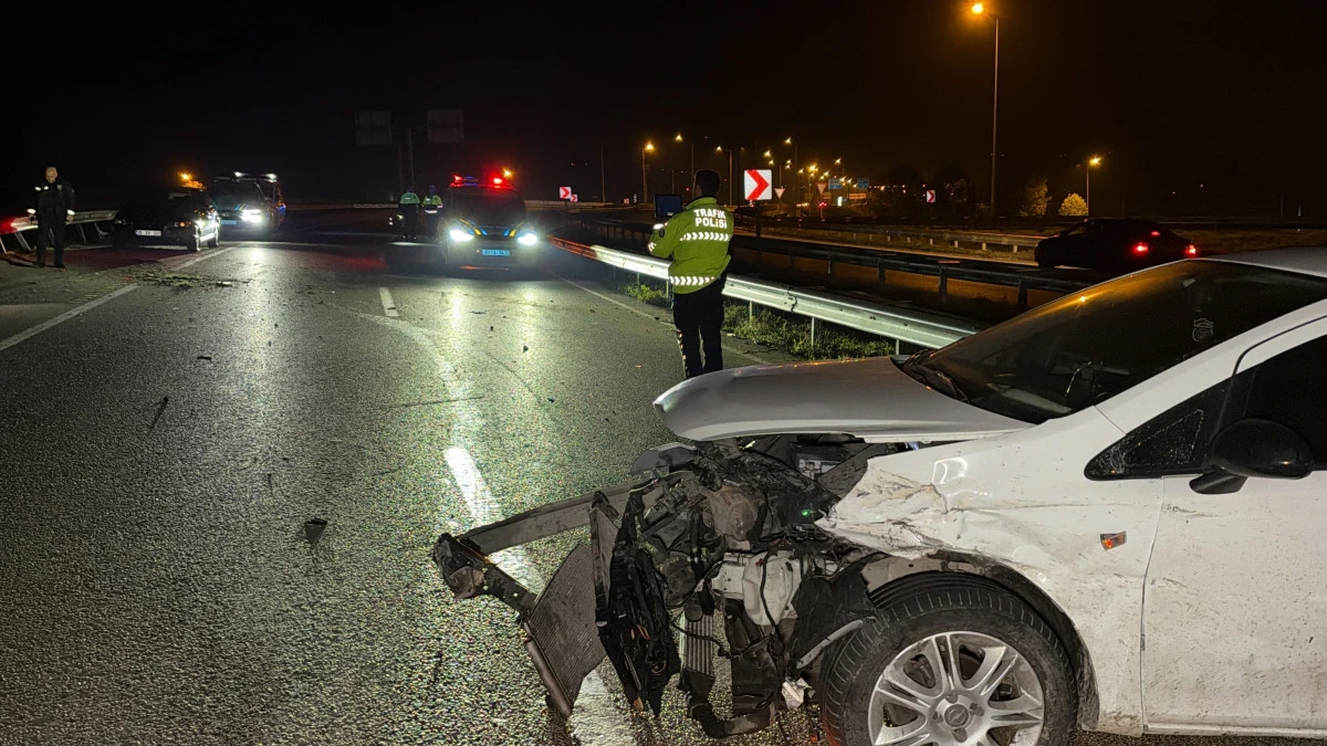 OTOMOBİL BARİYERLERE &Ccedil;ARPARAK SAVRULDU: 1 YARALI