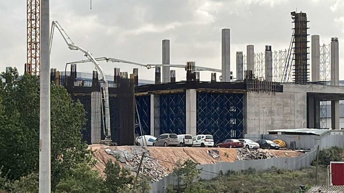 PLATFORMDAN DÜŞEN 2 İNŞAAT İŞÇİSİ YARALANDI